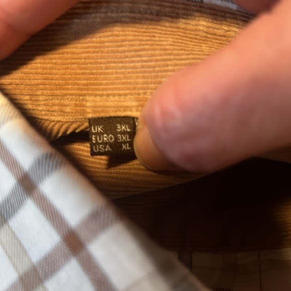 Barbour long sleeve button front shirt. Great condition. Size XL. Front pocket - Picture 4 of 5